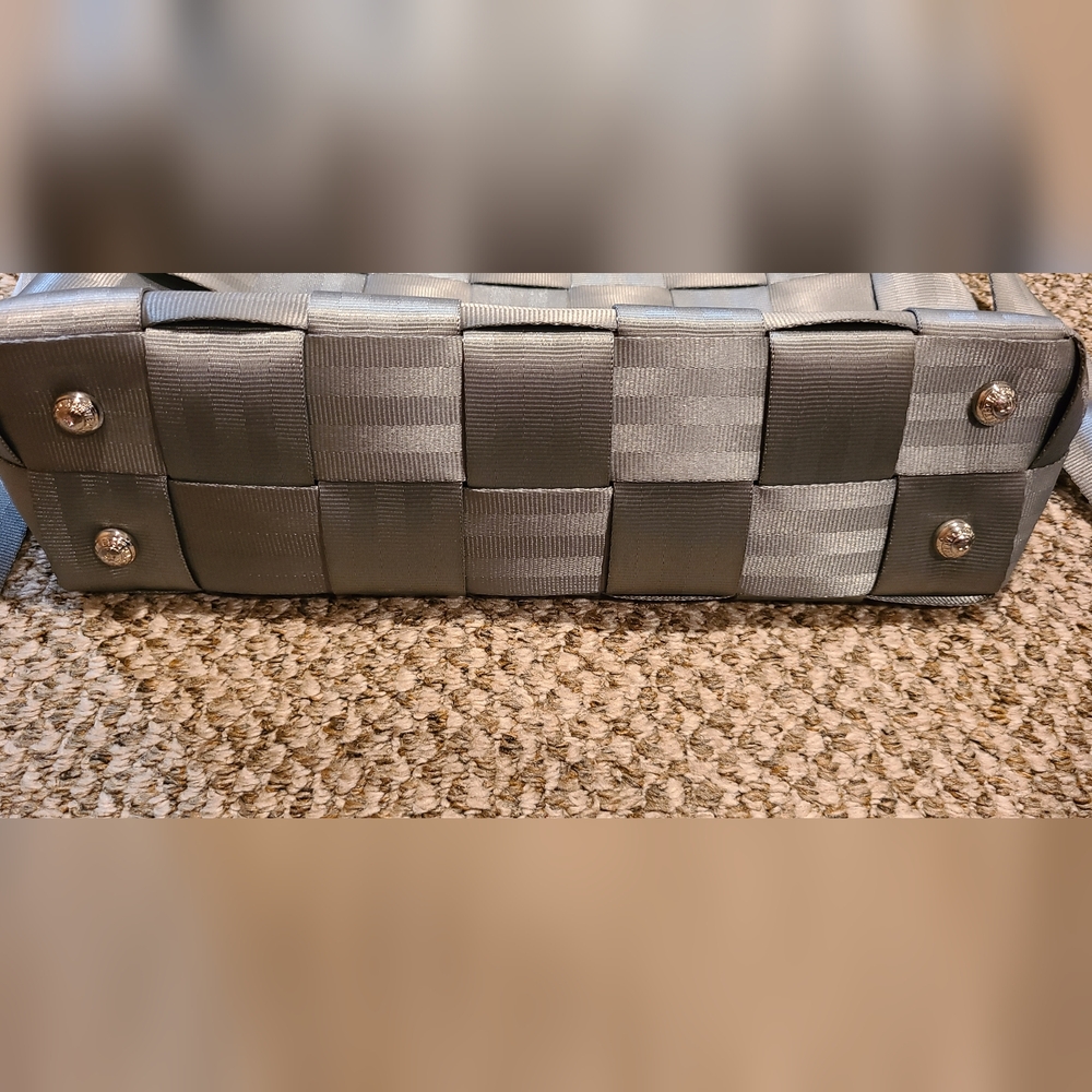 Harveys Gray Executive Seatbelt Messenger Bag - Picture 2 of 10